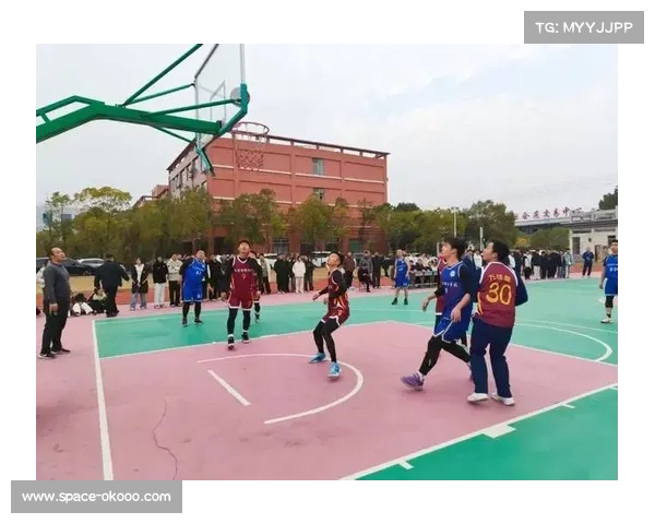 七旬老者谈枣阳篮球赛:从未见过这么多人现场看球 七旬老者谈枣阳篮球赛:从未见过这么多人现场看球